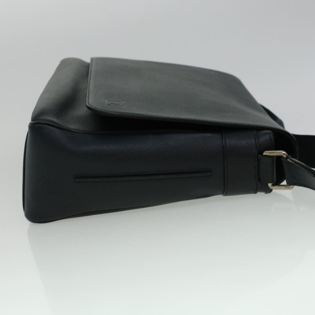 LOUIS VUITTON Taiga Leather Romantic GM Shoulder Bag Boreal M32627 ar9641