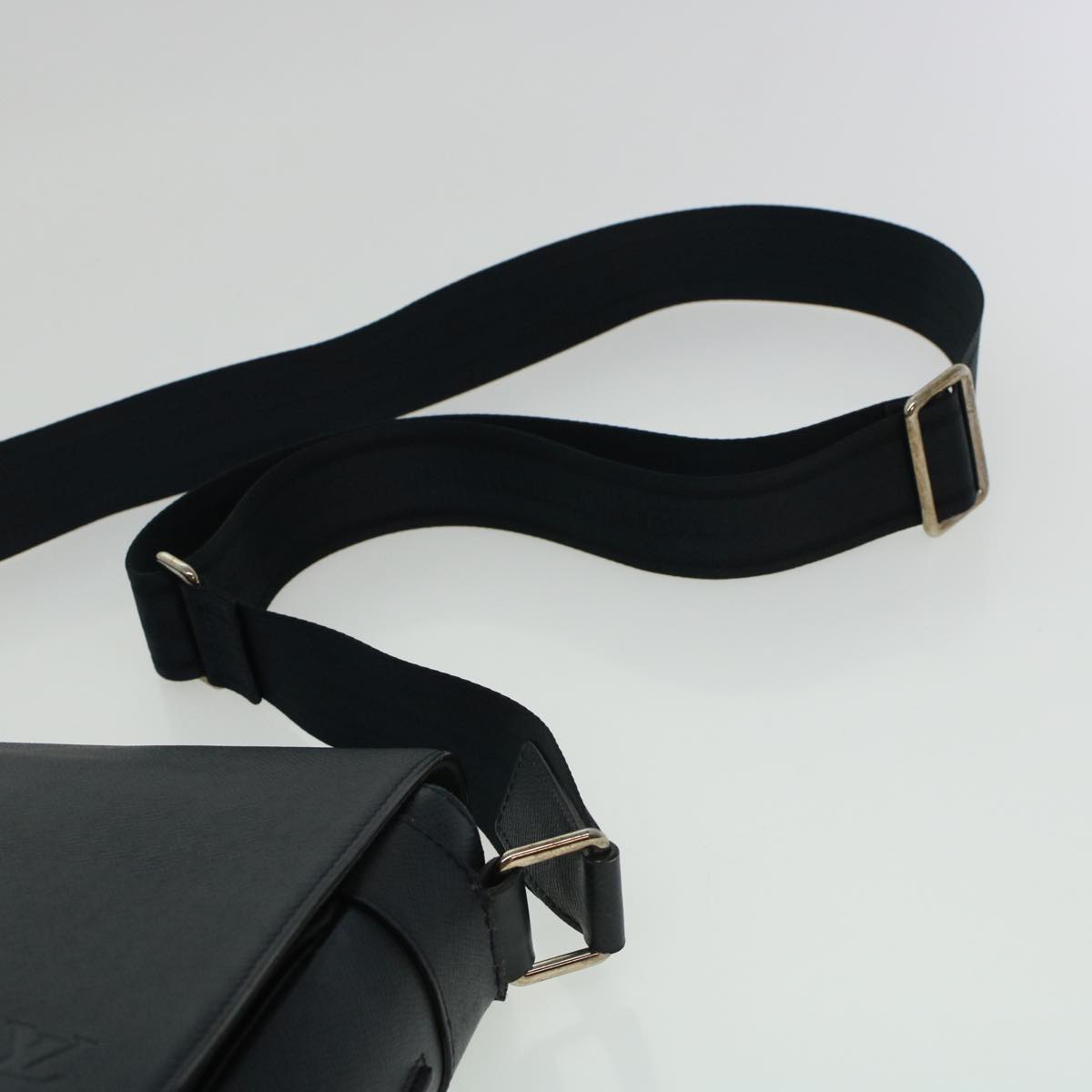 LOUIS VUITTON Taiga Leather Romantic GM Shoulder Bag Boreal M32627 ar9641