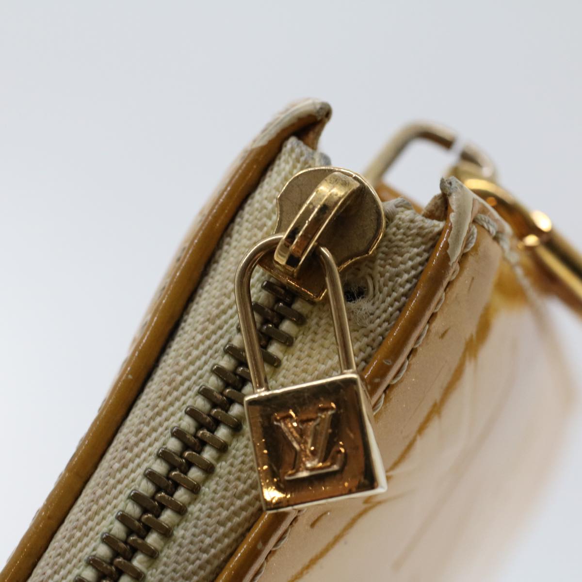 LOUIS VUITTON Vernis Lexington Accessory Pouch Lime Yellow M91058 ar9649B