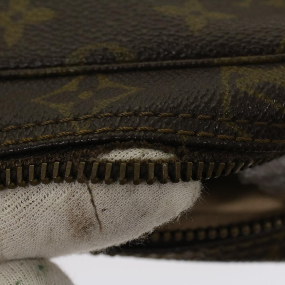 LOUIS VUITTON Monogram Trousse Toilette 23 Clutch Bag M47524 LV ar9666B