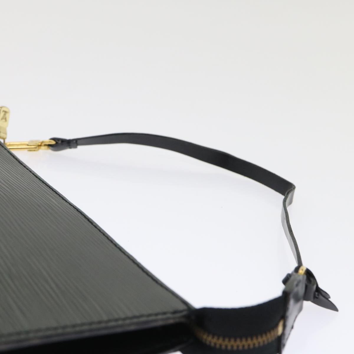 LOUIS VUITTON Epi Pochette Accessoires Pouch Black M52982 LV ar9725B