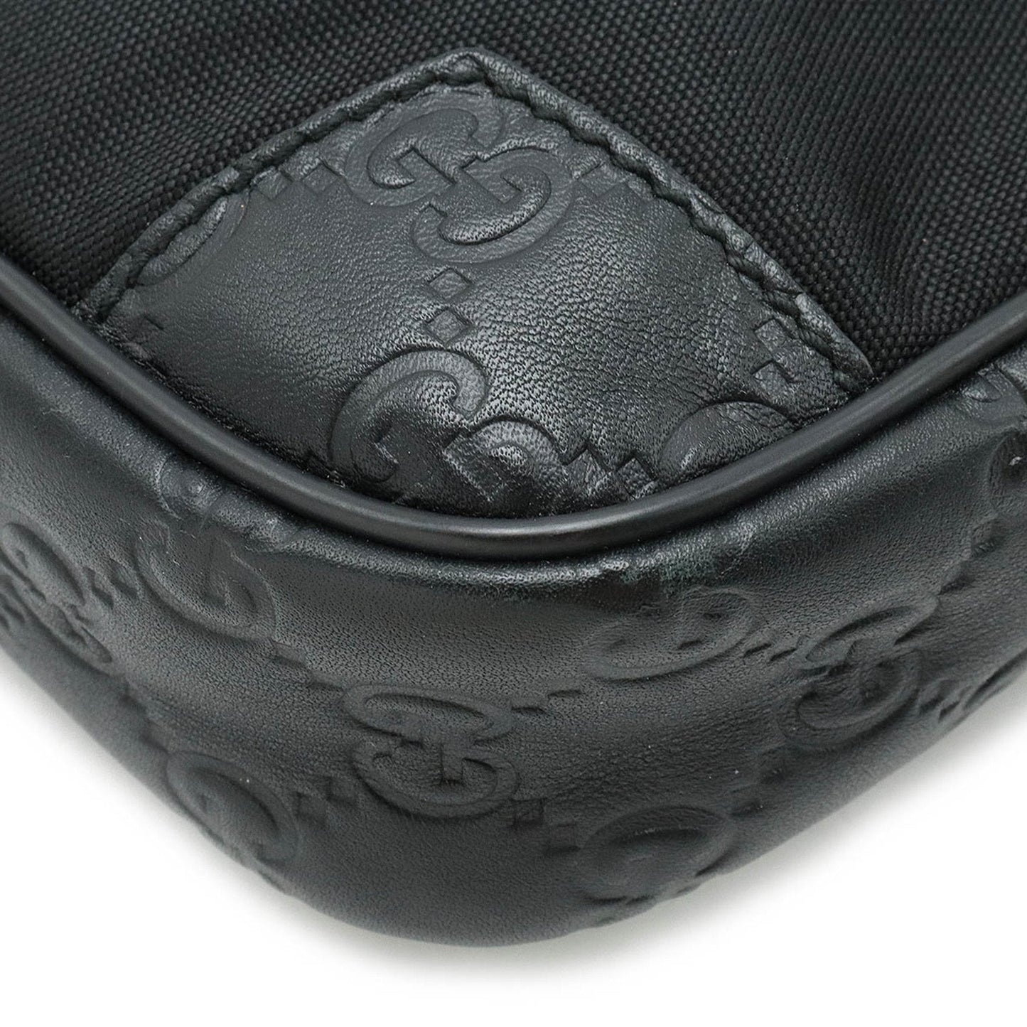 Gucci Guccissima  Synthetic Clutch Bag ()