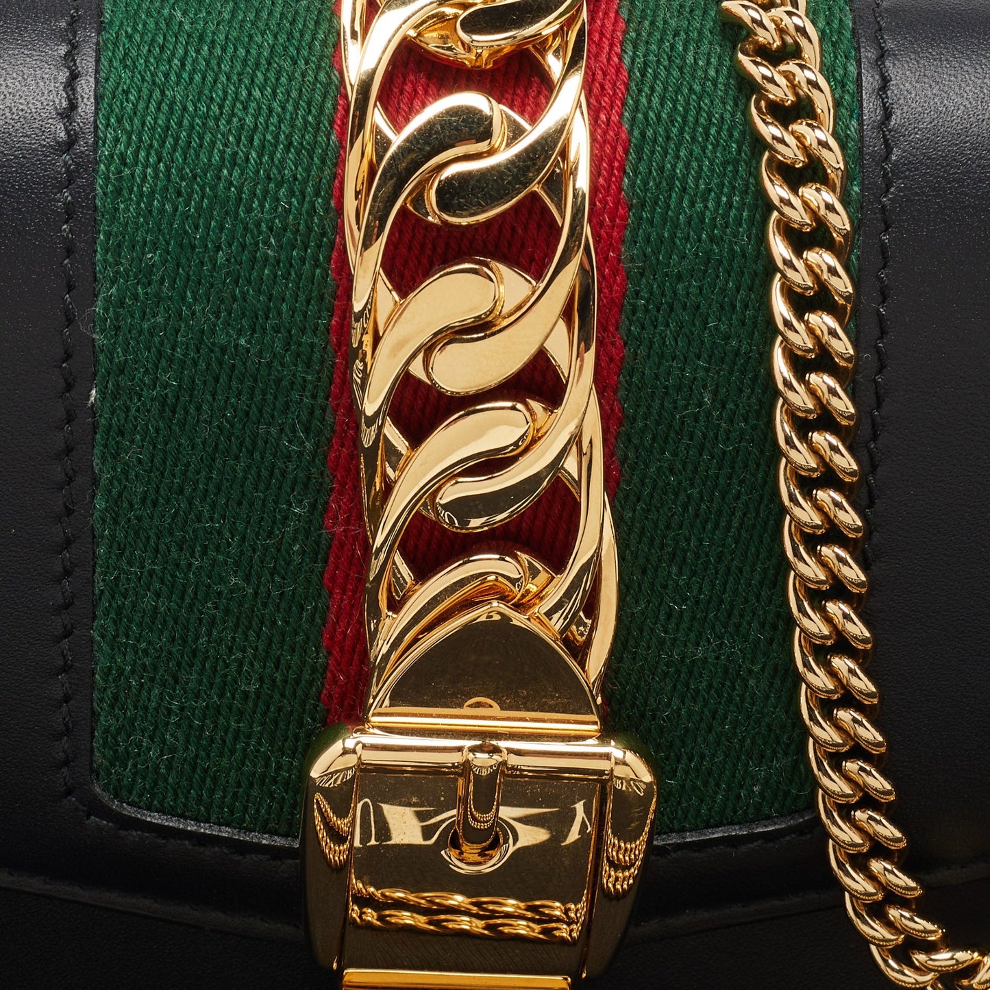 Luxury Gucci Trending 2025  Leather Super Mini Sylvie Wallet On Chain