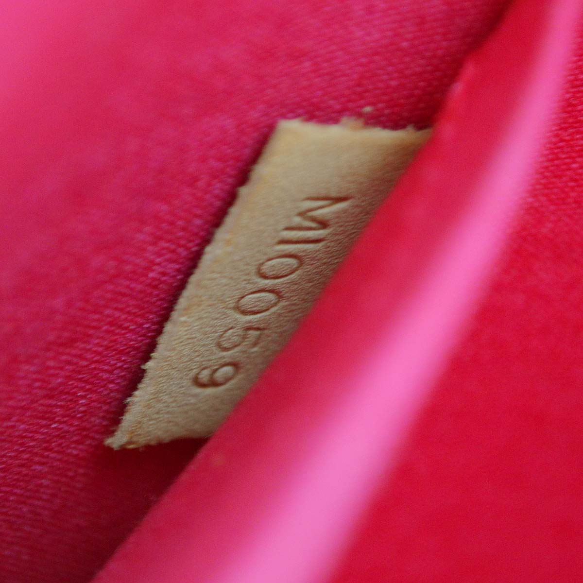 Louis Vuitton 2009 Pink Vernis Alma MM M93686