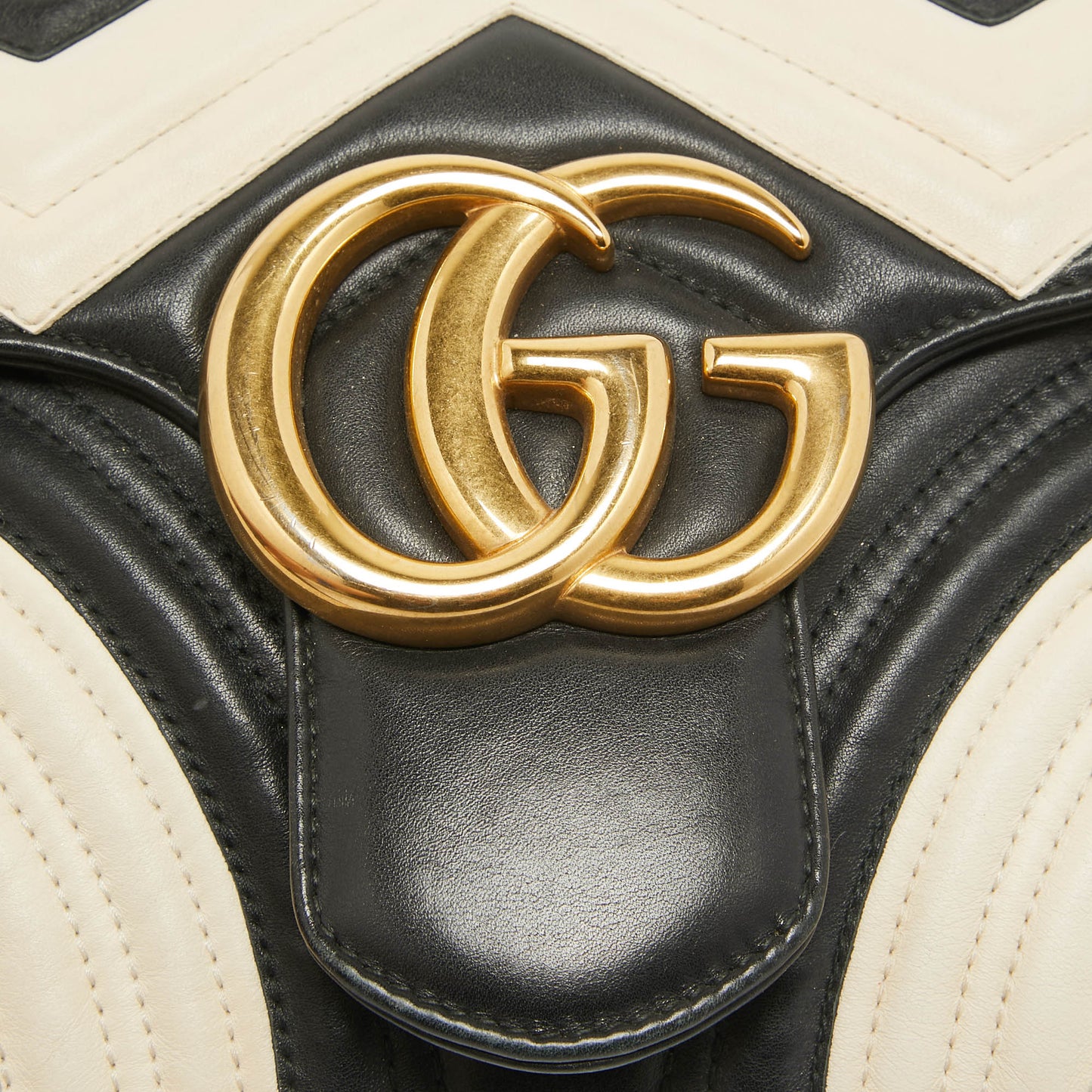 Gucci /offMatelasse Leather Medium Gg Marmont Shoulder Bag