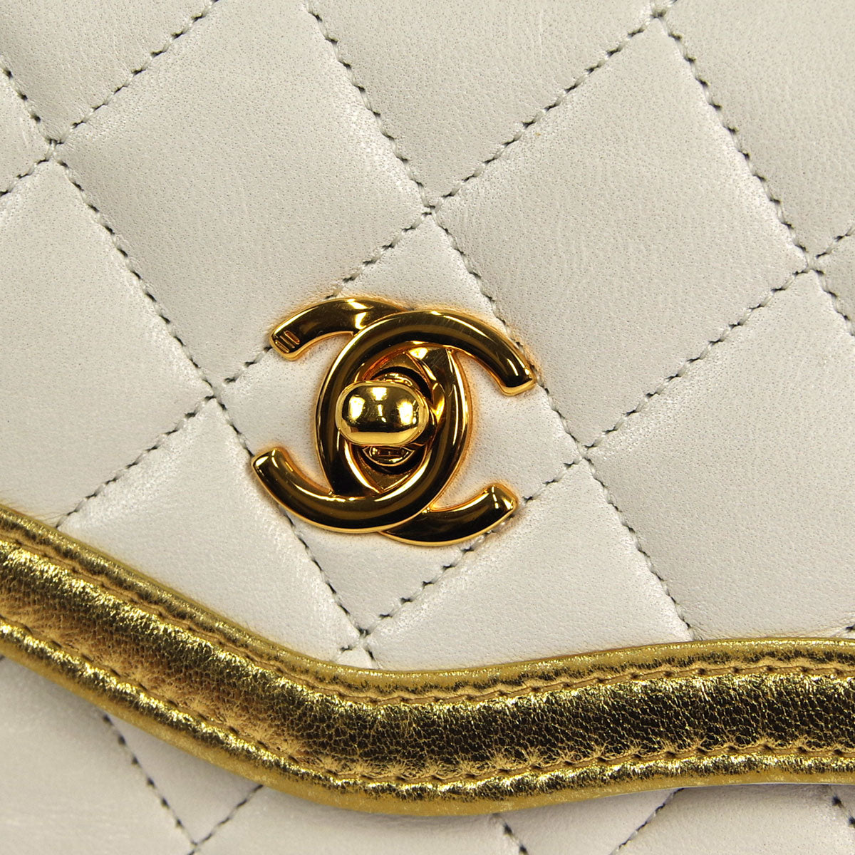 Luxury Chanel 1989-1991 Lambskin Mini Border Flap Bag