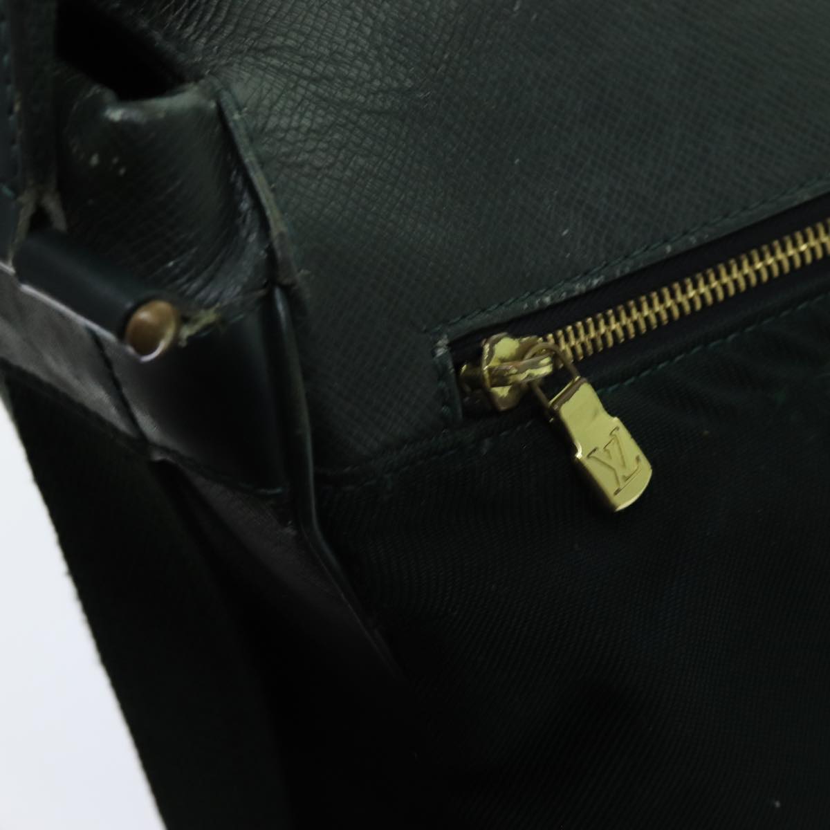 LOUIS VUITTON Taiga Leather Delsous Shoulder Bag Epicea M30164 LV bs12595