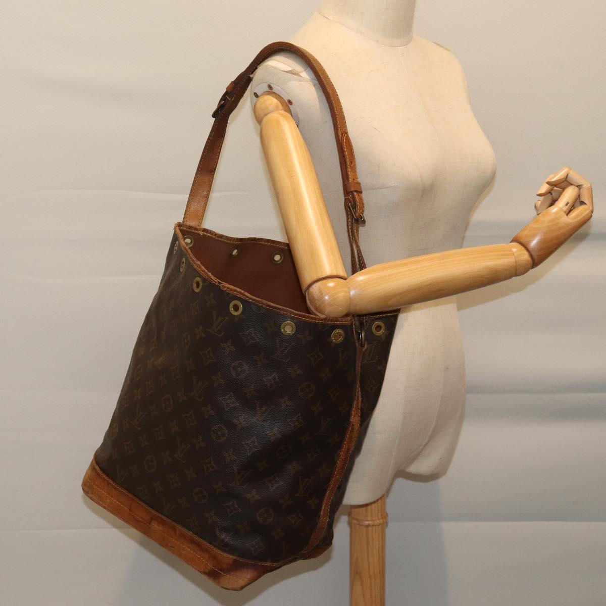 LOUIS VUITTON Monogram Noe Shoulder Bag M42224 LV bs13074