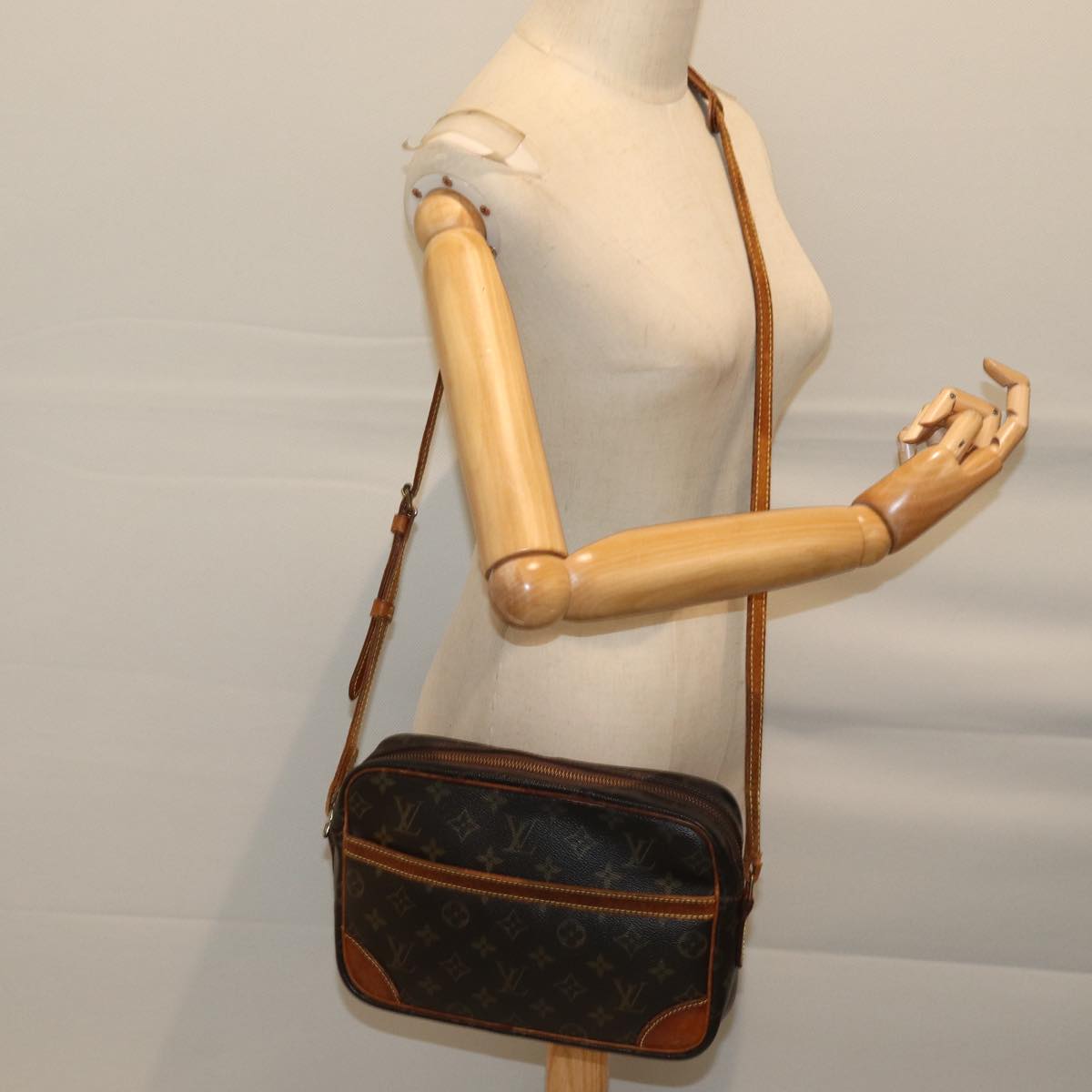 LOUIS VUITTON Monogram Trocadero 27 Shoulder Bag M51274 LV bs13536