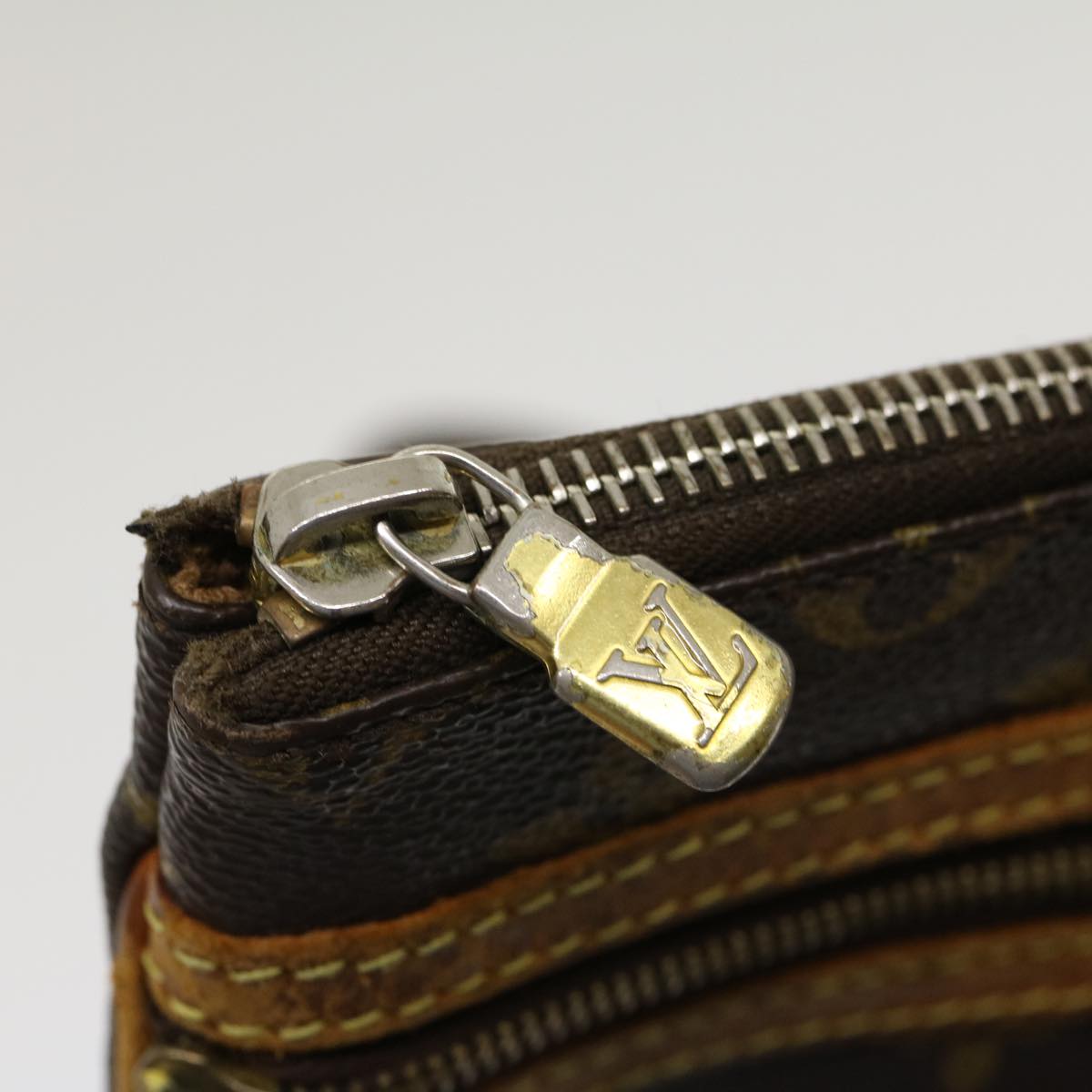 LOUIS VUITTON Monnogram Pochette Bosphore Shoulder Bag M40044 LV bs1389