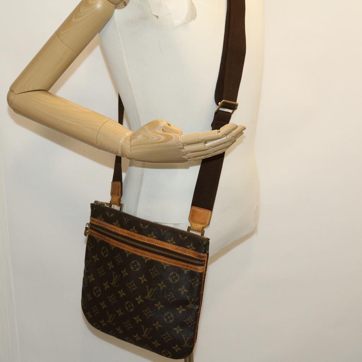 LOUIS VUITTON Monnogram Pochette Bosphore Shoulder Bag M40044 LV bs1389