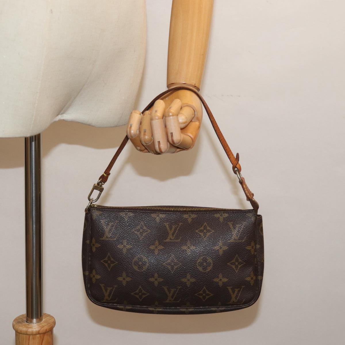 LOUIS VUITTON Monogram Pochette Accessoires Pouch M51980 LV bs14703