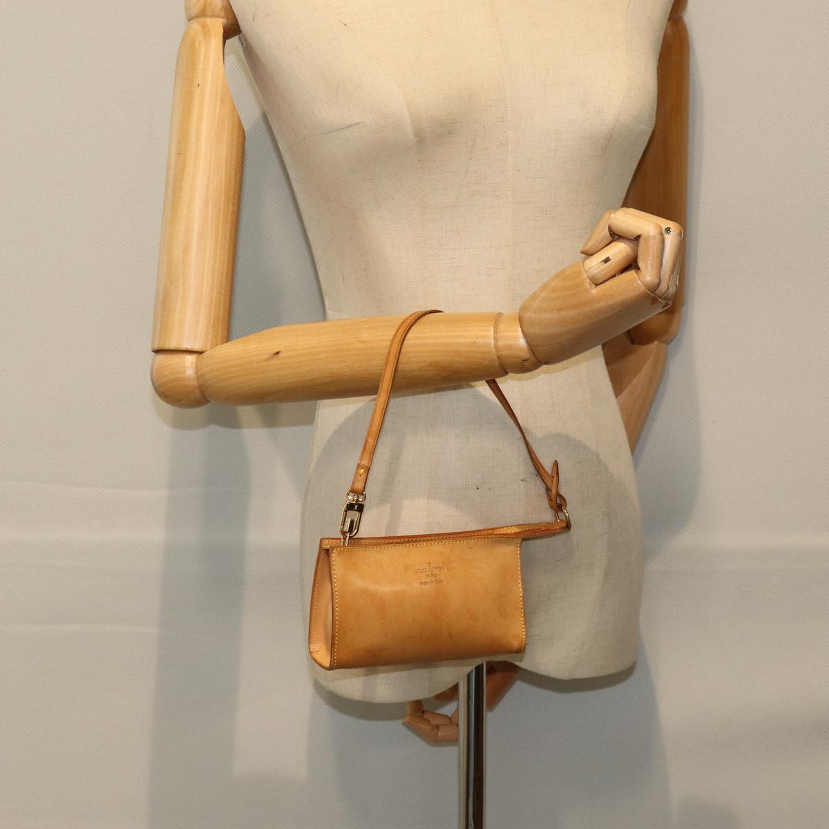 LOUIS VUITTON Nomad Accessory Pouch Leather Beige LV bs14705