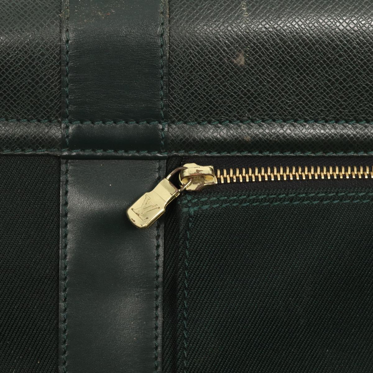LOUIS VUITTON Taiga Portable Gibbechère Garment Cover Epicea M30694 bs15538