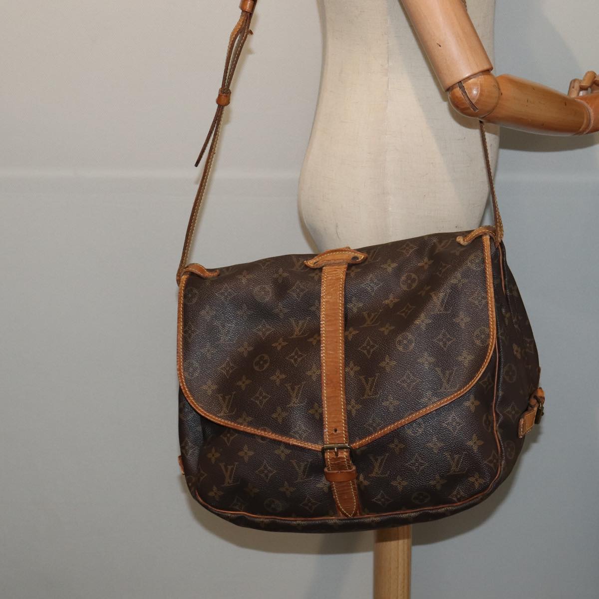 LOUIS VUITTON Monogram Saumur 35 Shoulder Bag M42254 LV bs16127
