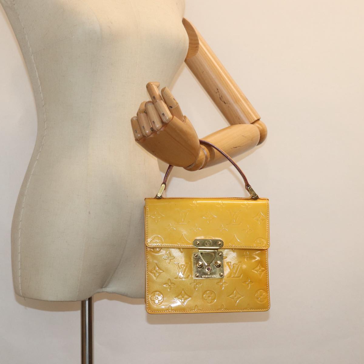 LOUIS VUITTON Monogram Vernis Spring Street Bag Lime Yellow M91068 bs16287