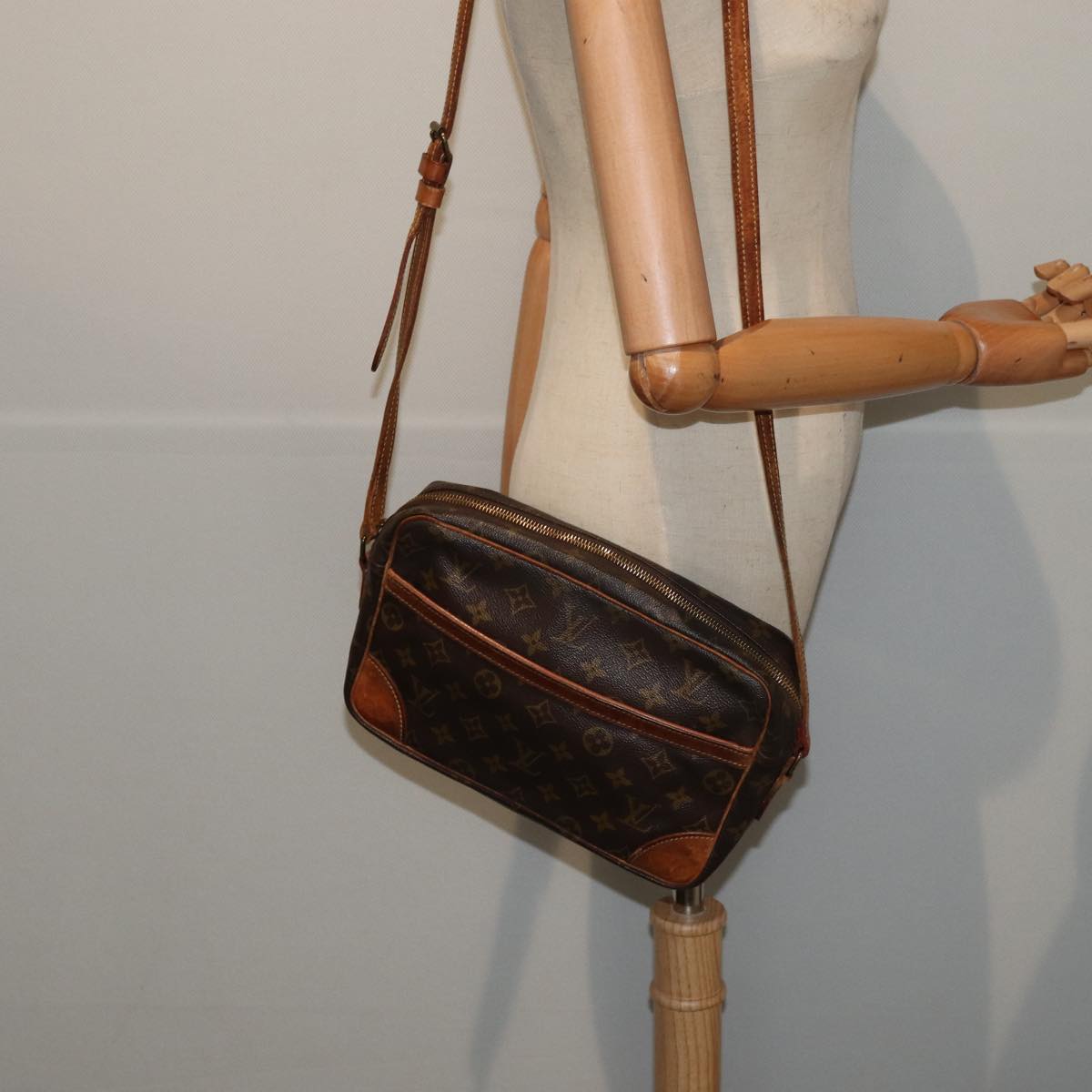 LOUIS VUITTON Monogram Trocadero 27 Shoulder Bag M51274 LV bs16592