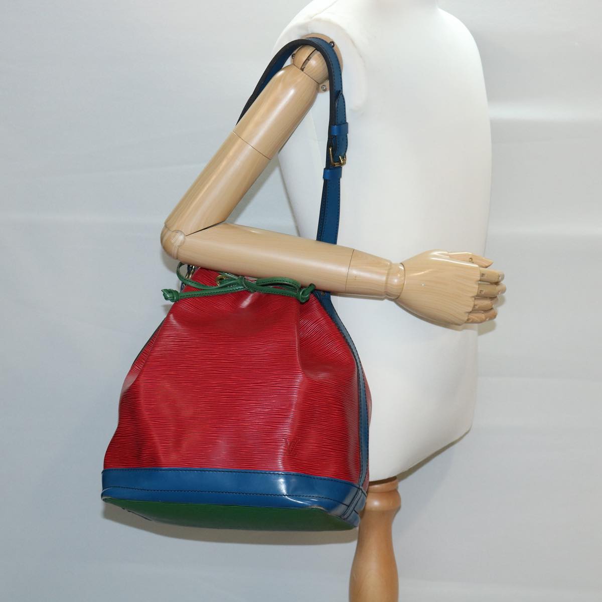 LOUIS VUITTON Epi Toriko color Noe ShoulderBag Red Blue Green M44084 bs1669