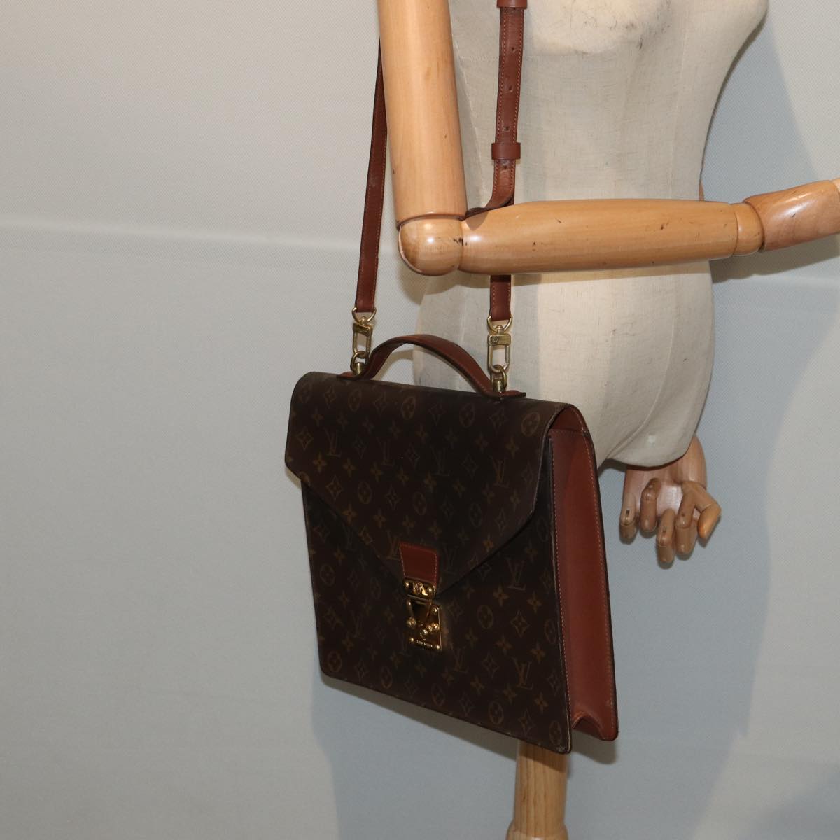 LOUIS VUITTON Monogram Porte Documents Bandouliere Bag M53338 LV bs17273