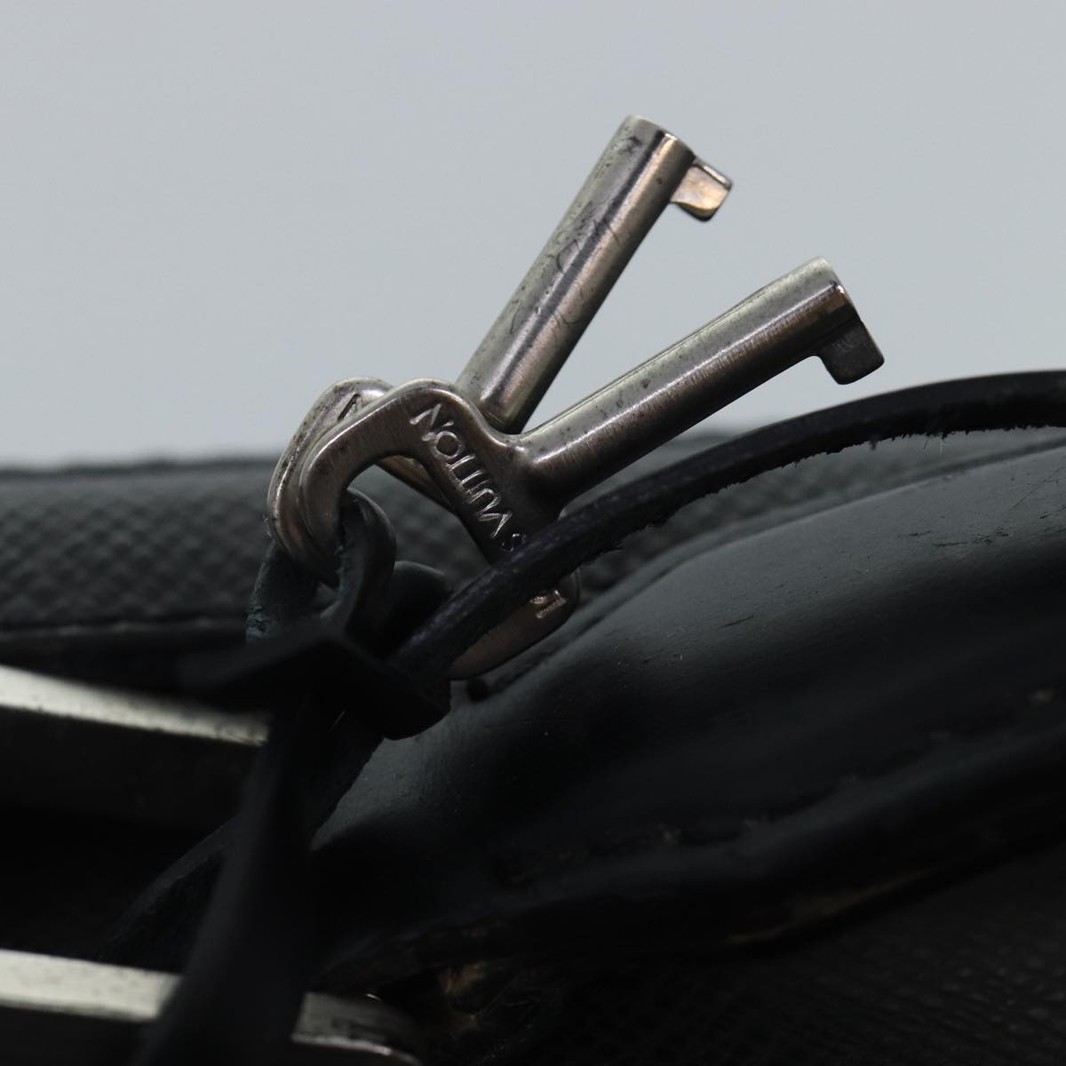 LOUIS VUITTON Taiga Leather Ural Briefcase Ardoise M30022 LV bs17325