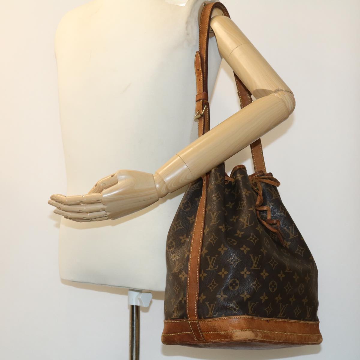 LOUIS VUITTON Monogram Noe Shoulder Bag M42224 LV bs1746
