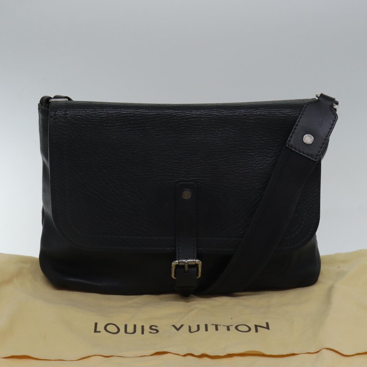 LOUIS VUITTON Utah Ohama Shoulder Bag Leather Black Silver LV bs17487