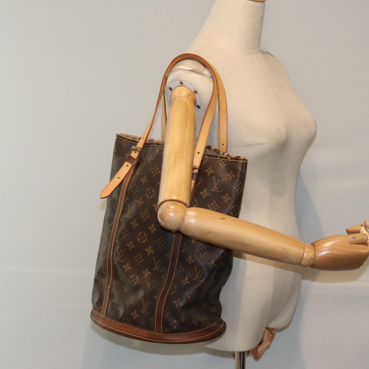 LOUIS VUITTON Monogram Bucket GM Shoulder Bag M42236 LV bs17699