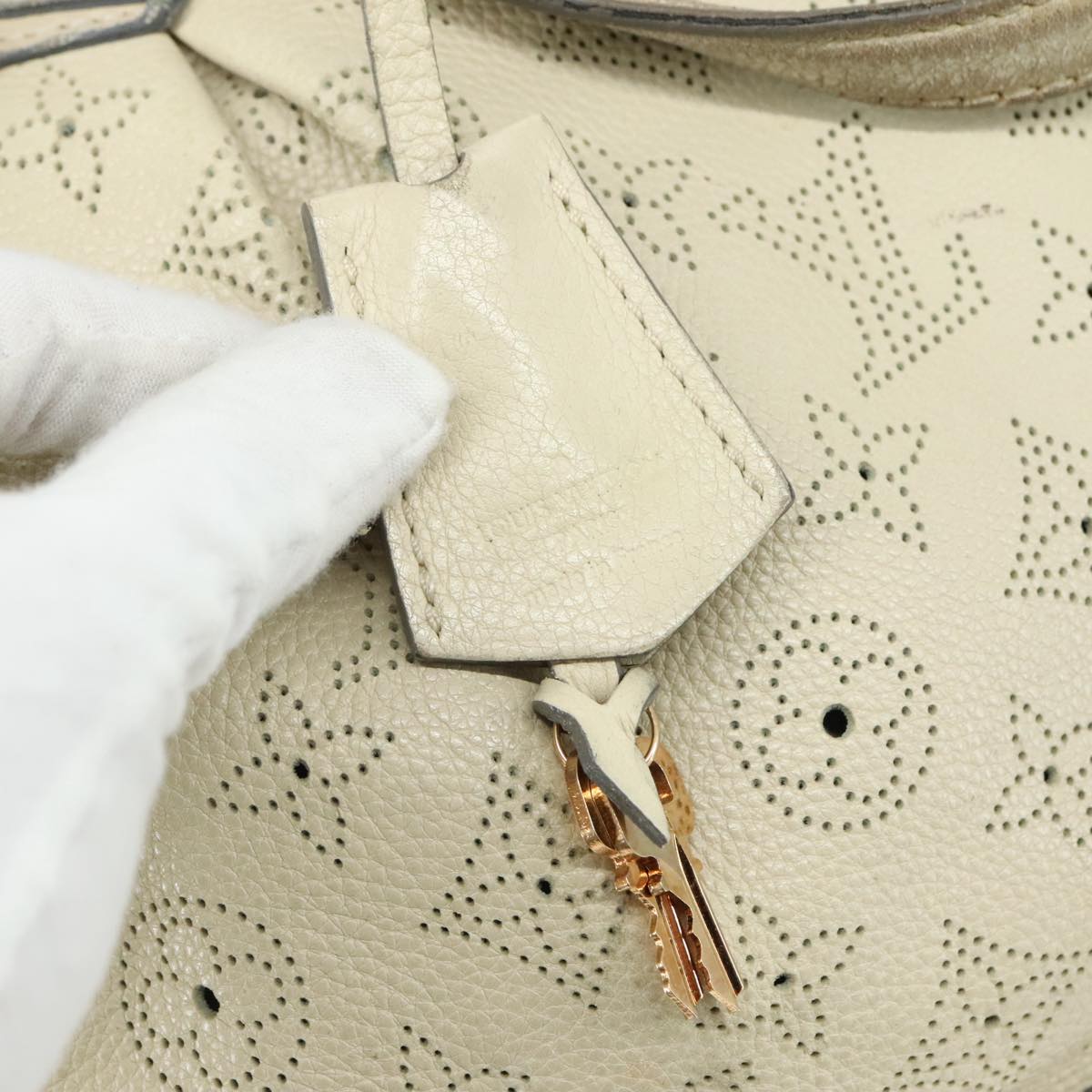 LOUIS VUITTON Monogram Mahina Stella PM Shoulder Bag Beige M93982 bs21519