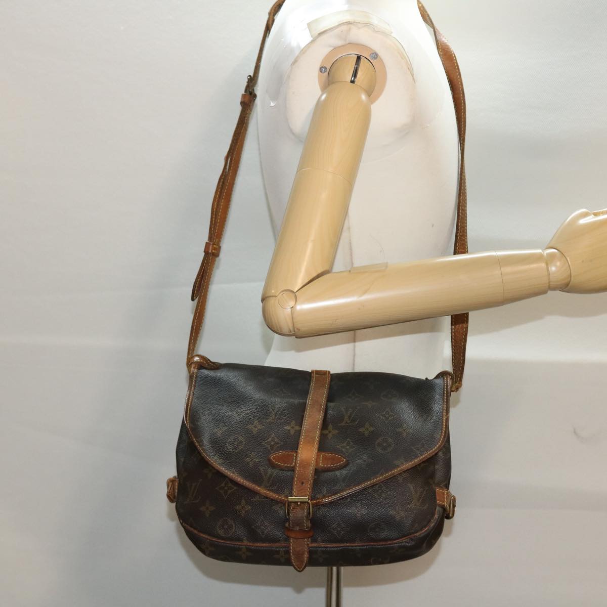LOUIS VUITTON Monogram Saumur 30 Shoulder Bag M42256 LV bs6306