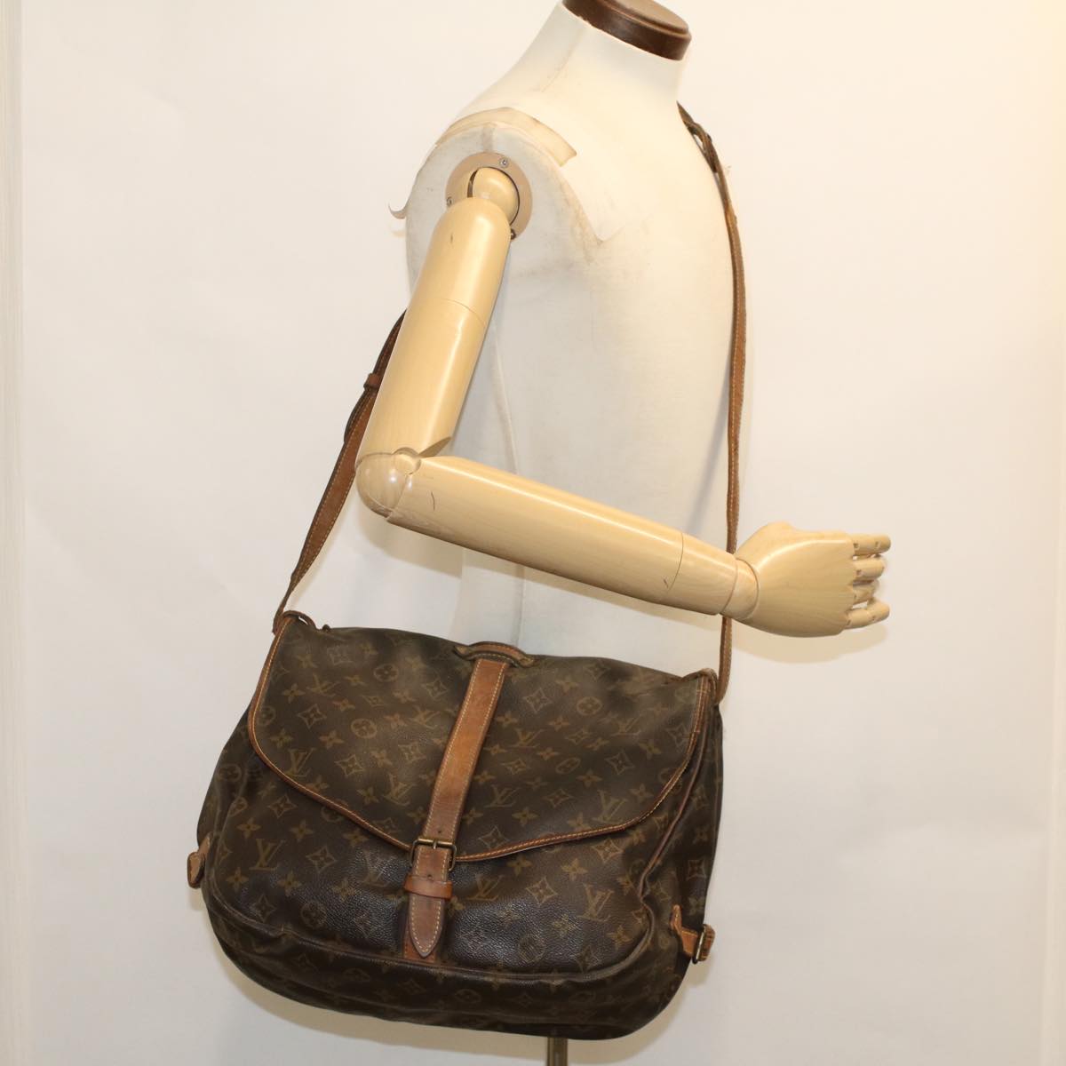 LOUIS VUITTON Monogram Saumur 35 Shoulder Bag M42254 LV bs6440