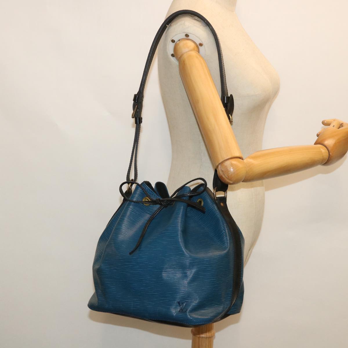 LOUIS VUITTON Epi Petit Noe Shoulder Bag Bicolor Black Blue M44152 bs8444