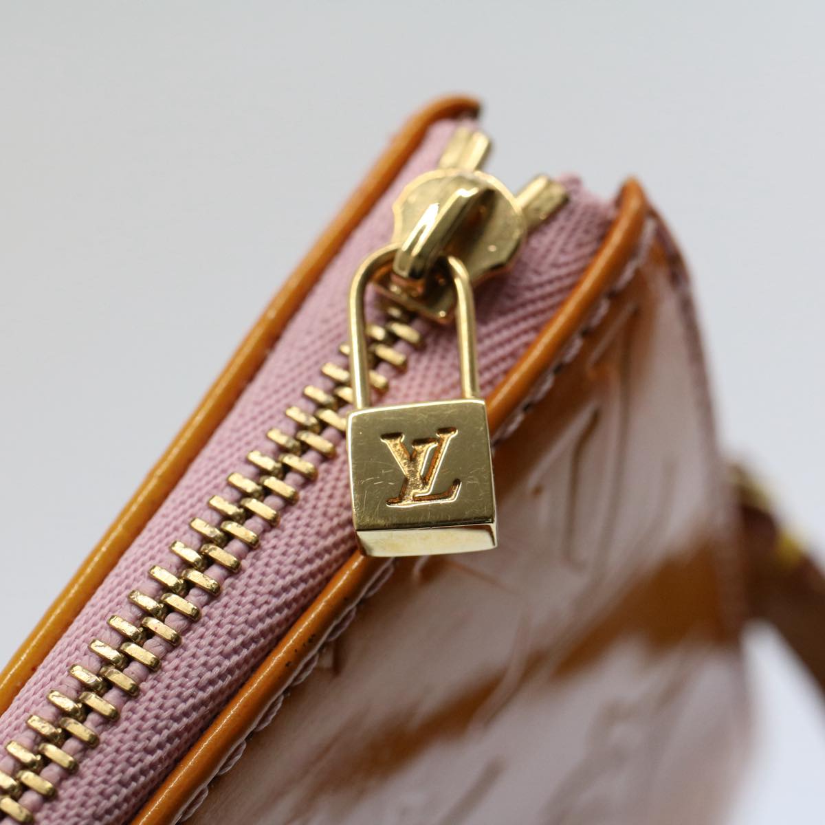 LOUIS VUITTON Vernis Lexington Pouch Marshmallow Pink M91057 LV bs9130