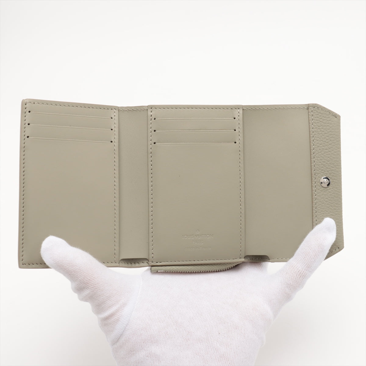 Louis Vuitton LV Aerogram Portfolio Pilot   Grey Compact Wallet M82410