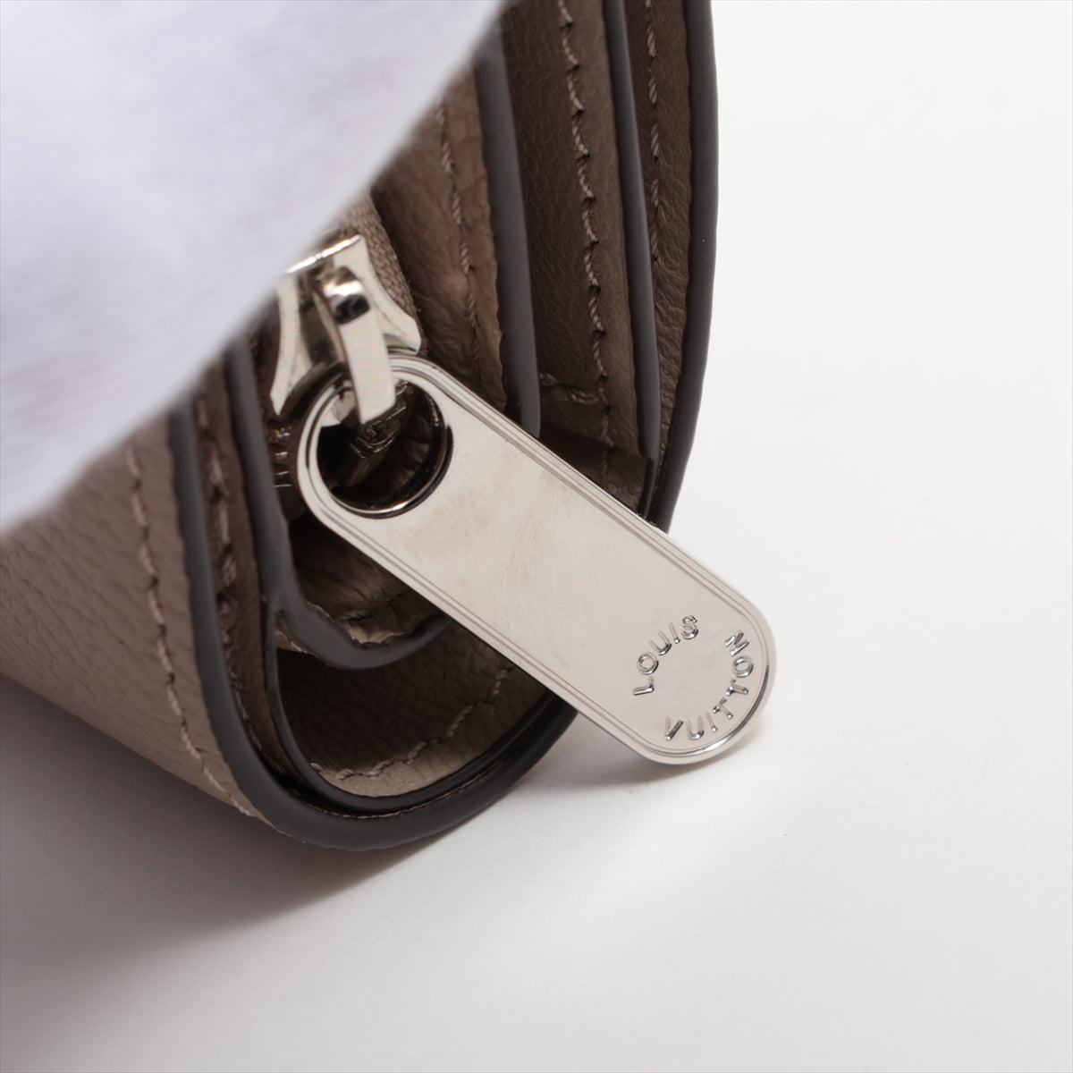 Louis Vuitton Machina Portfolio Clair M80817 Garage Compact Wallet