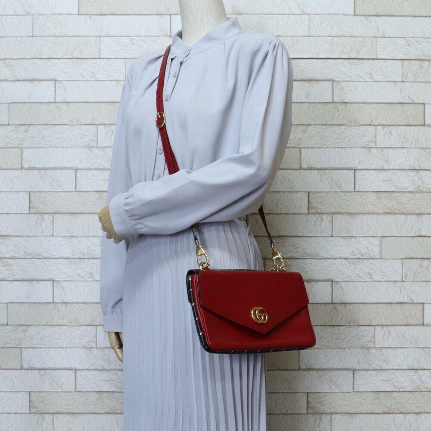 Gucci Thiara  Leather Shoulder Bag ()
