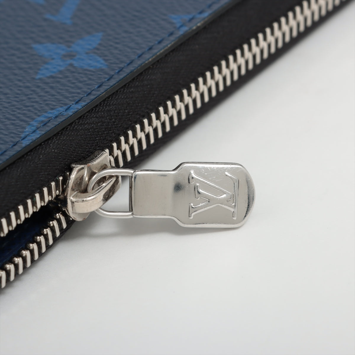 Louis Vuitton  Zippy Wallet Vertical M30447 Cobalt Round Zippe Wallet