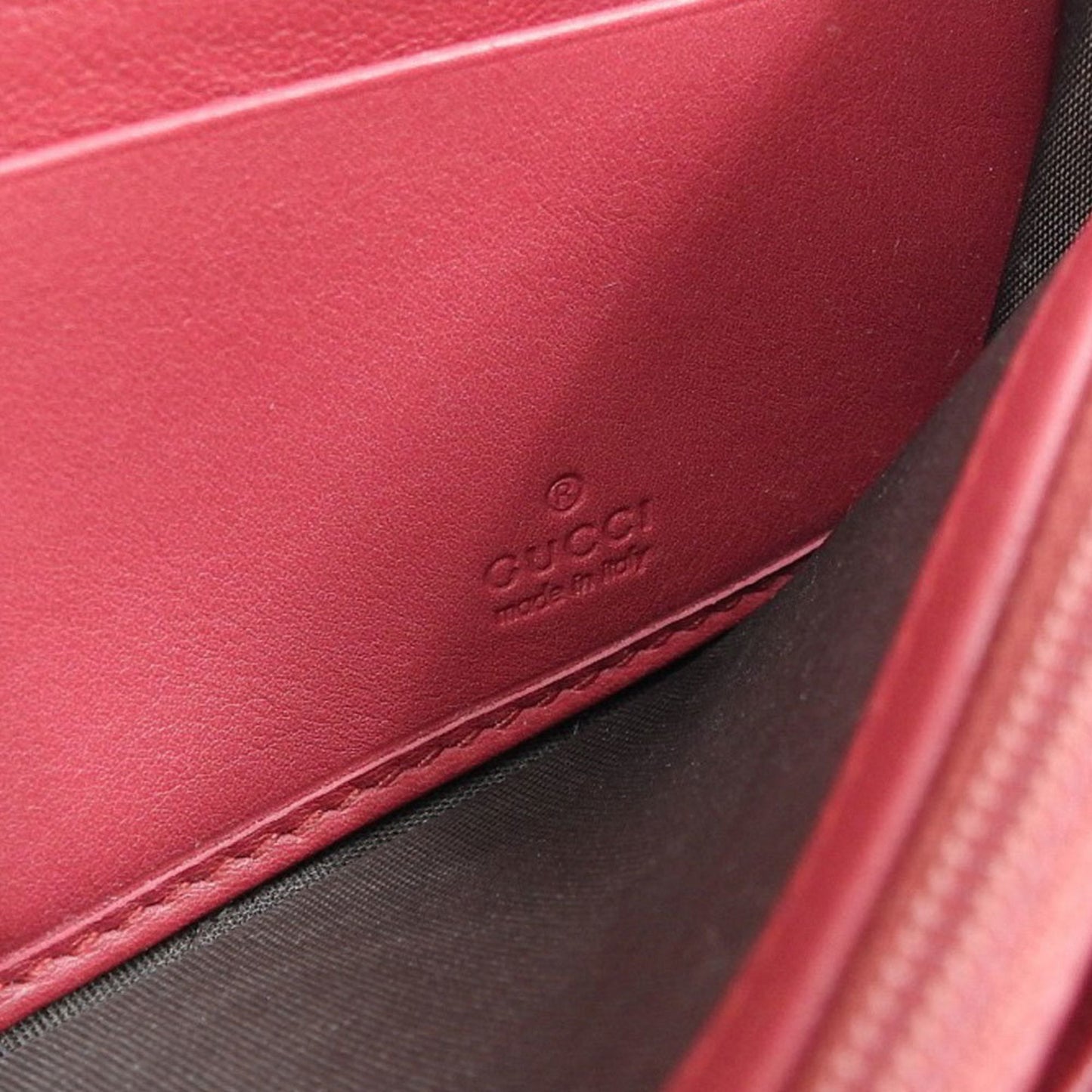Gucci Interlocking G  Patent Leather Wallet  ()