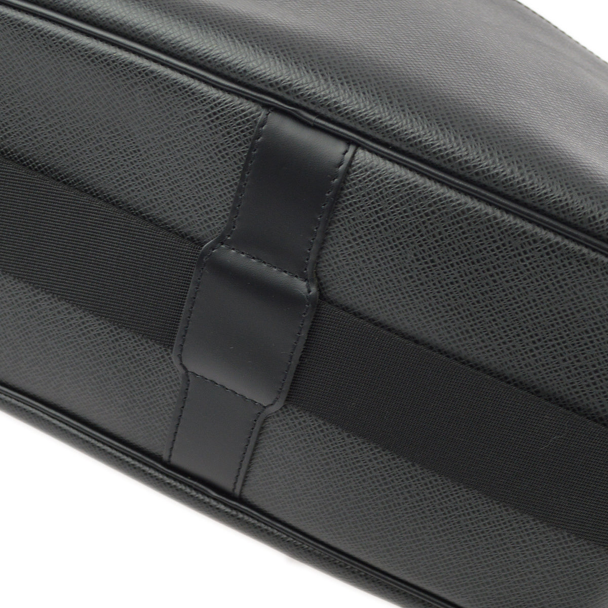 Louis Vuitton 2002 Black Taiga Reporter PM Shoulder Bag M30152