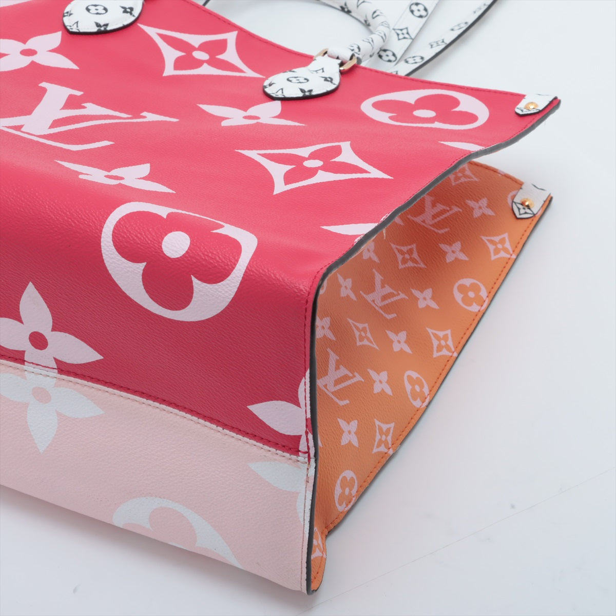 Louis Vuitton Monogram Giant On The Go GM M44569