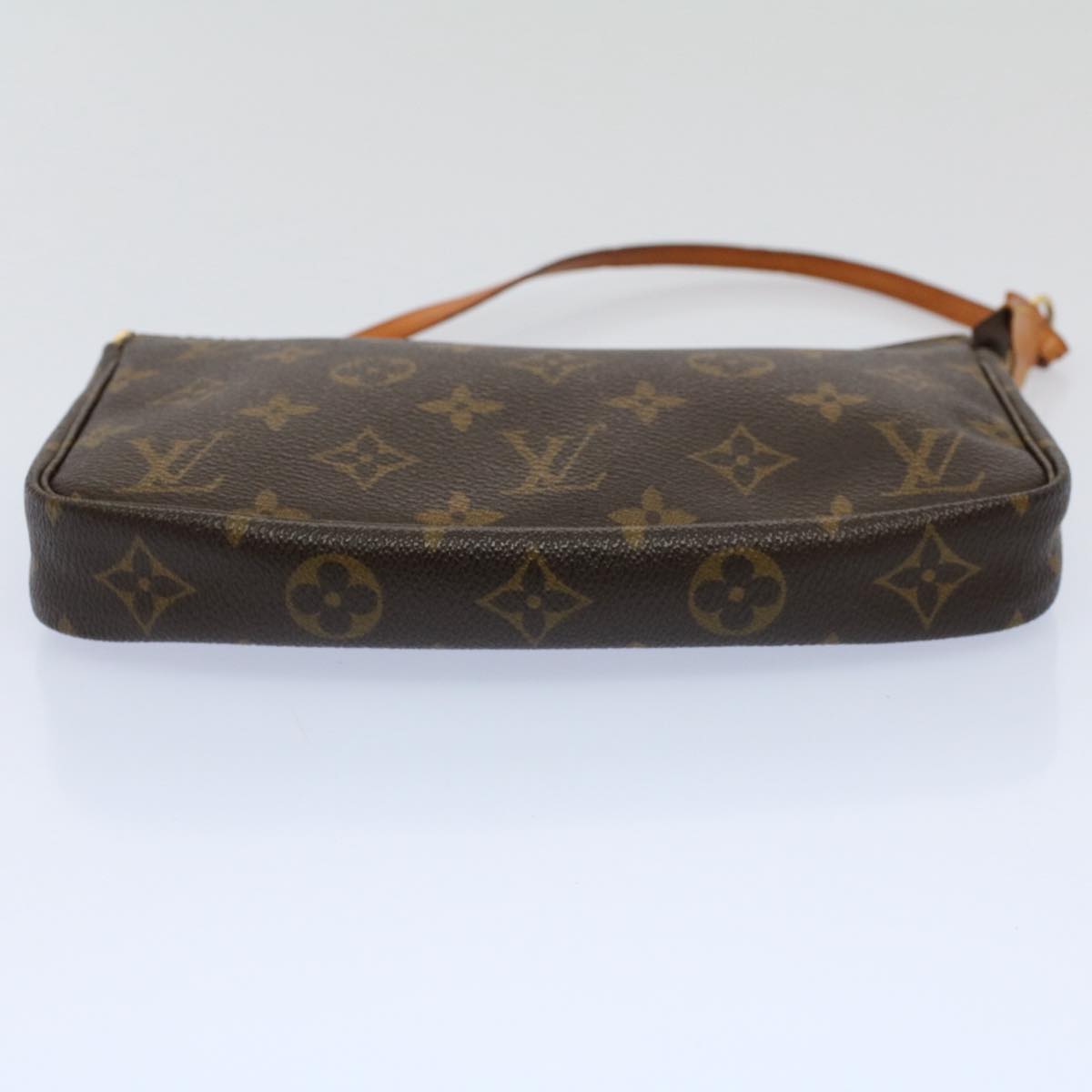 Louis Vuitton Pochette Accessoires  Leather Clutch Bag ()