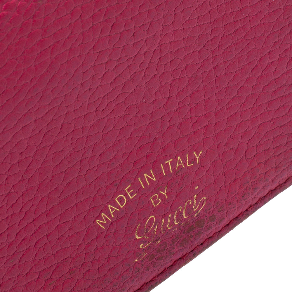 Luxury Gucci Trending 2025 Magenta Leather Swing Continental Wallet..