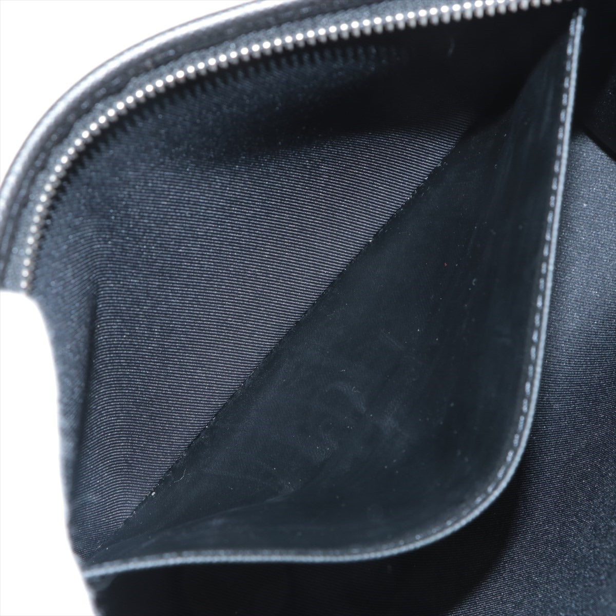 Louis Vuitton Taiga Pouch Voyeurage MM M30547