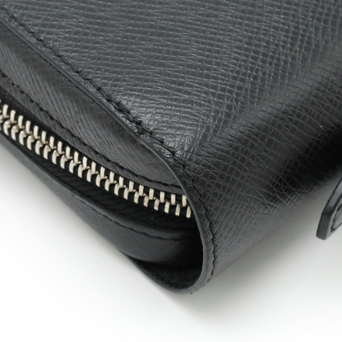 Louis Vuitton Louis Vuitton Taiga Zippy XL Roundfather Long Wallet Second Bag Noneir Black M44275 Blumin