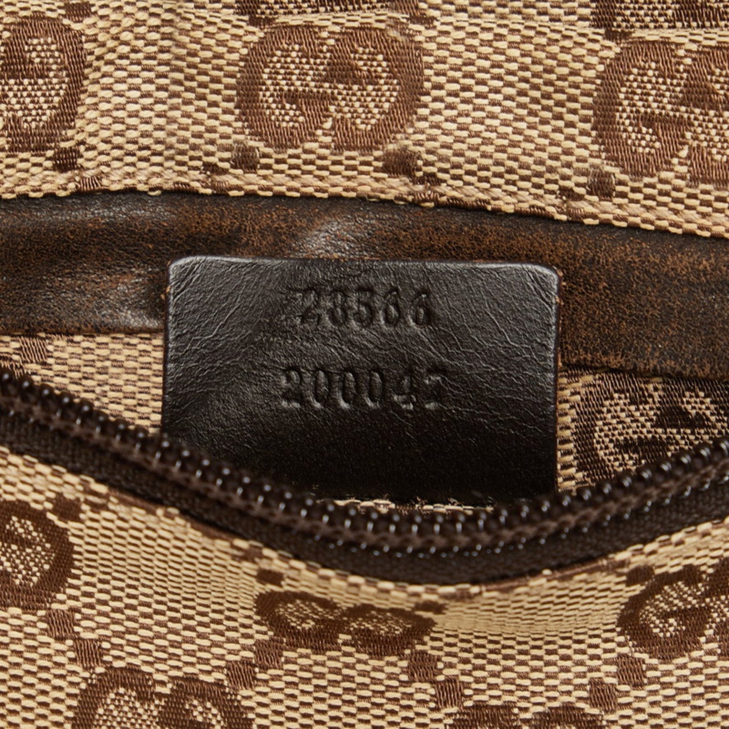 Gucci --  Canvas Shoulder Bag ()
