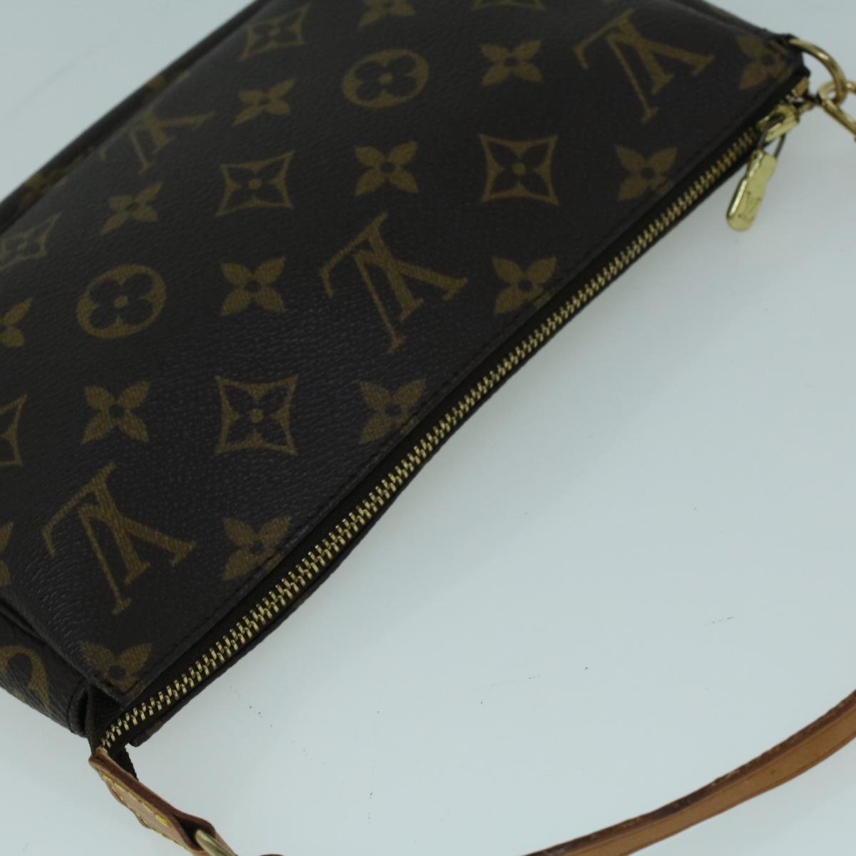 Louis Vuitton Pochette Accessoire  Canvas Clutch Bag ()