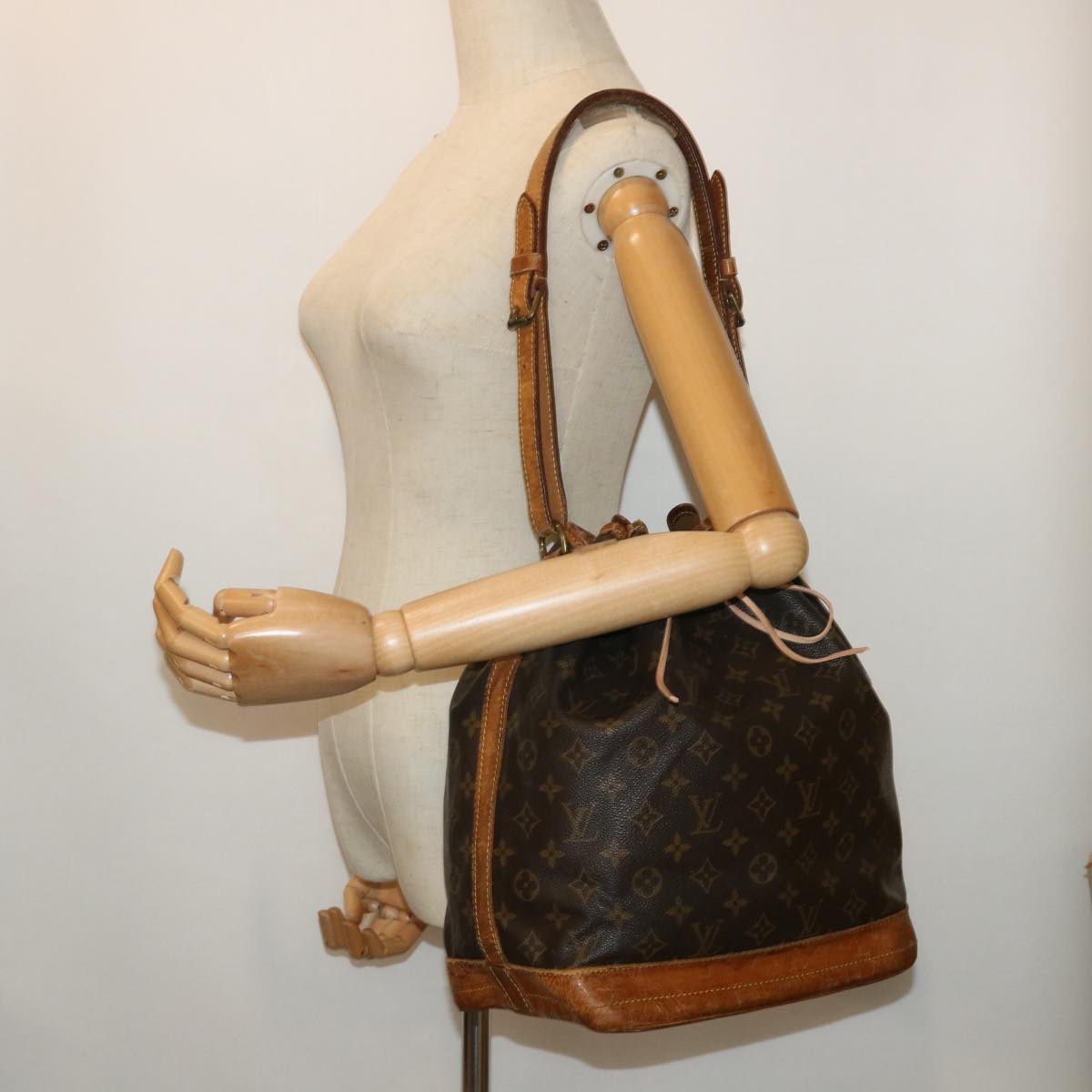 LOUIS VUITTON Monogram Noe Shoulder Bag M42224 LV cl731