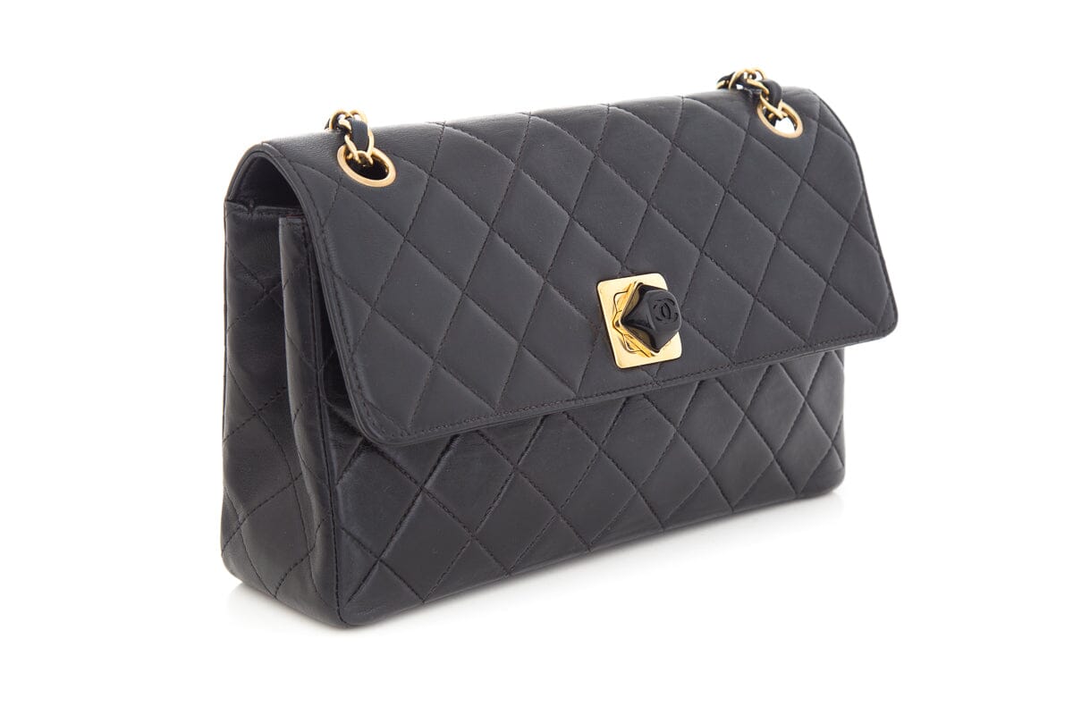 Luxury Chanel Vintage 1999 Black Quilted Lambskin Flapbag Handbag