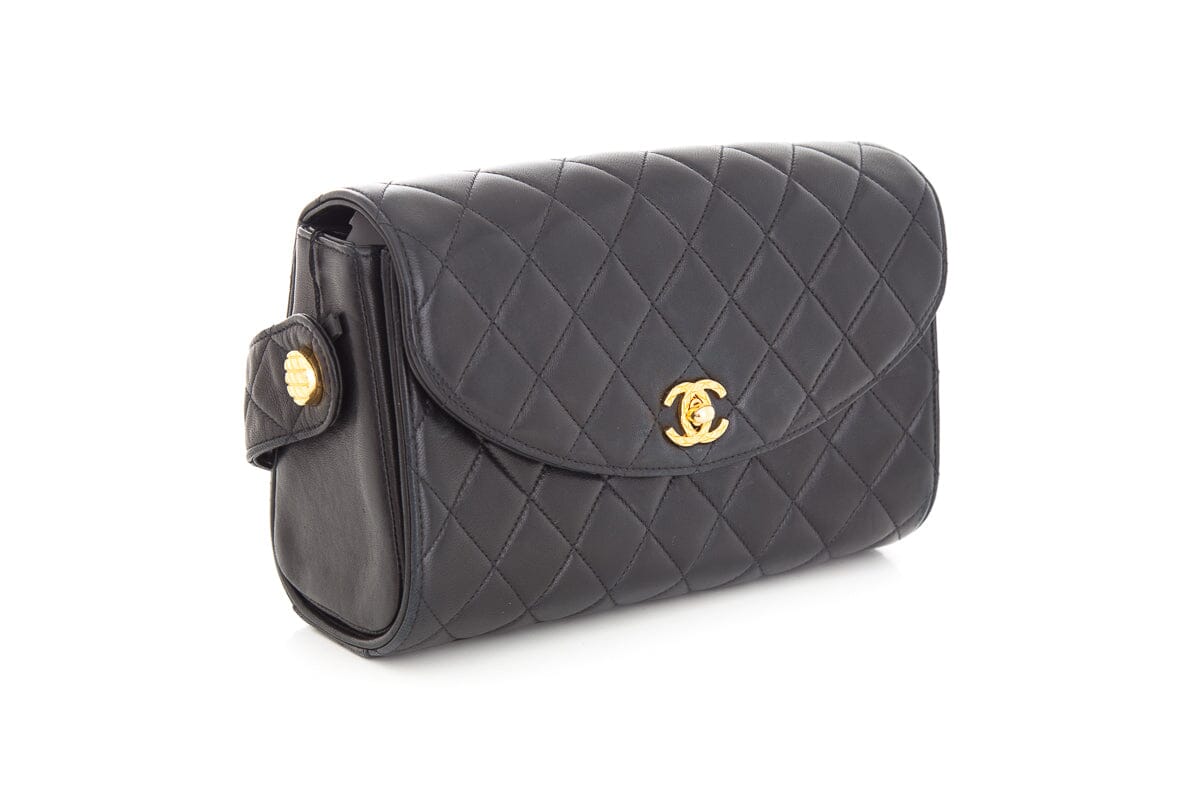 Luxury Chanel Vintage 1991 Black Quilted Lambskin Flap Crossbody Handbag with Gold Hardware
