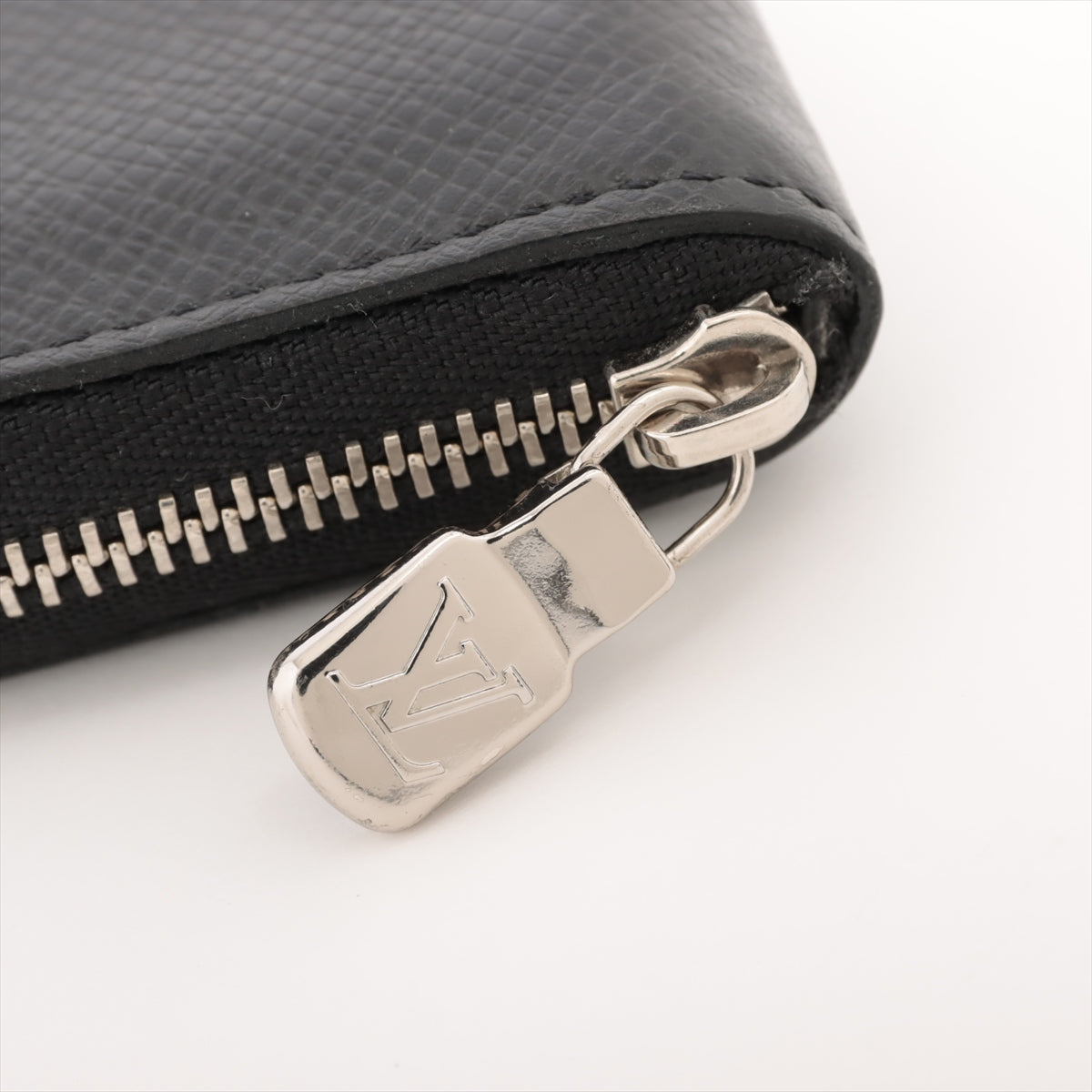Louis Vuitton Taiga Zippy Coinpace M30511 Noneir Coinpace