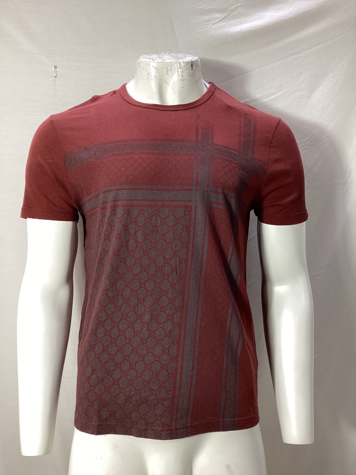 Gucci GG Kefia Print Round Neck T-Shirt in Maroon Cotton